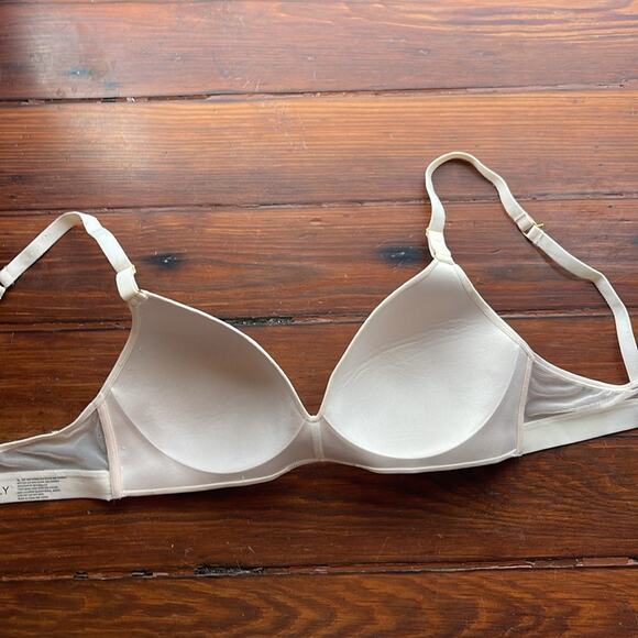 LIVELY All Day Deep V Plunge lightly lined nude bra sz 38C - Picture 5 of 6